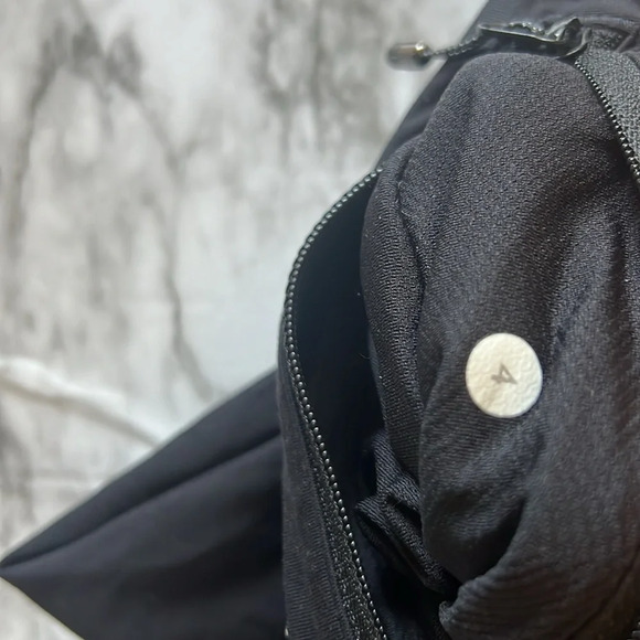 Inspire Crop ll  - lululemon Black Sz 4 - Picture 4 of 6